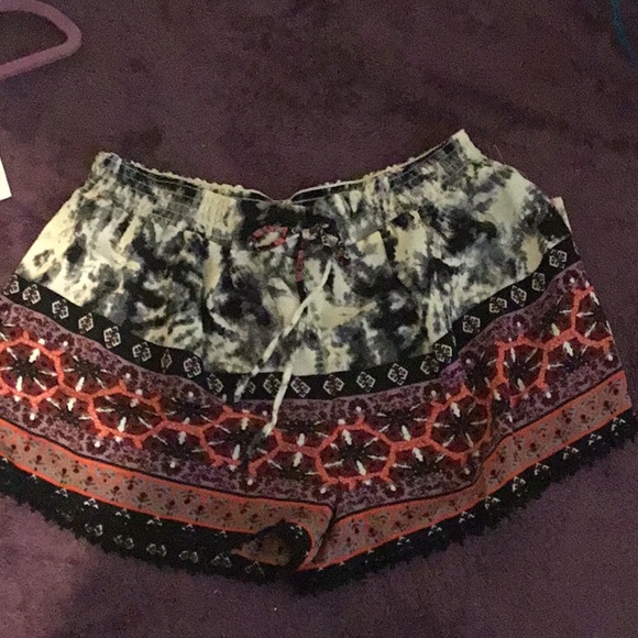 NWT Black Lavender Boho Women’s Shorts - Size XL - Picture 1 of 16
